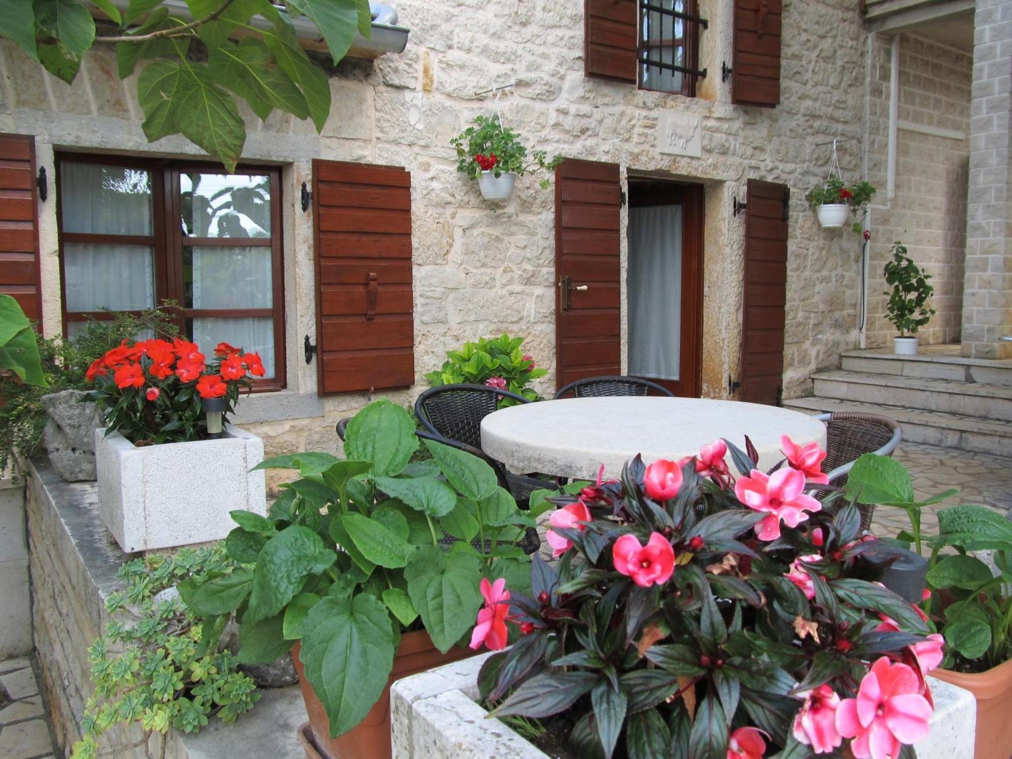 Apartments Vesna With Pool - New! Sveti Lovrec Pazenaticki Quarto foto